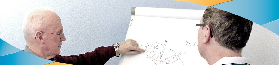 Dr. Engelhardt zeigt Patient Flipchart