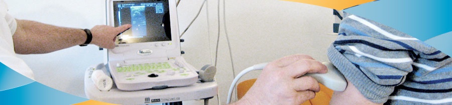 Dr. Engelhart führt Ultraschall durch